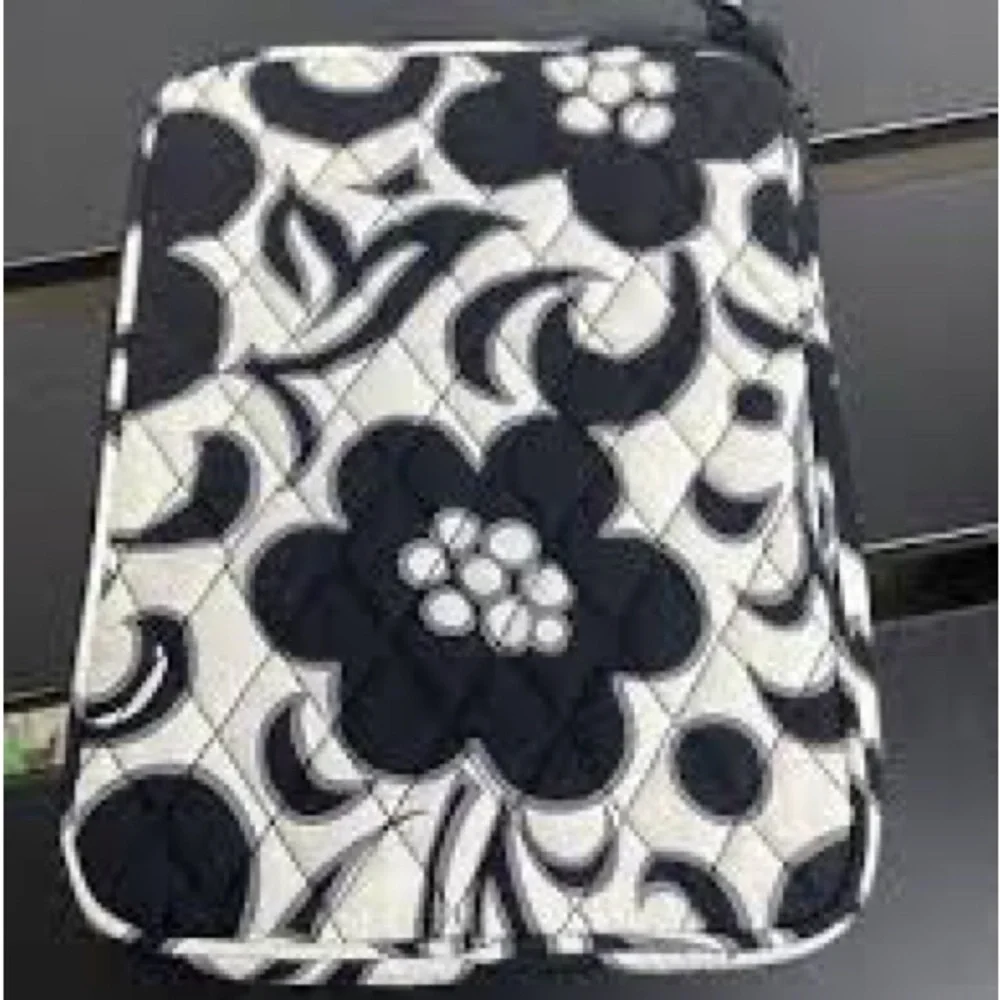Black and White Floral Quilted Pouch